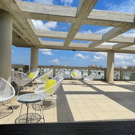 Tranquillo Uptown Πανσιόν Λέτσε